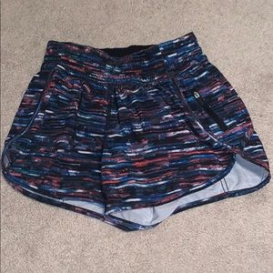 Lululemon multicolor tracker short (size 6)